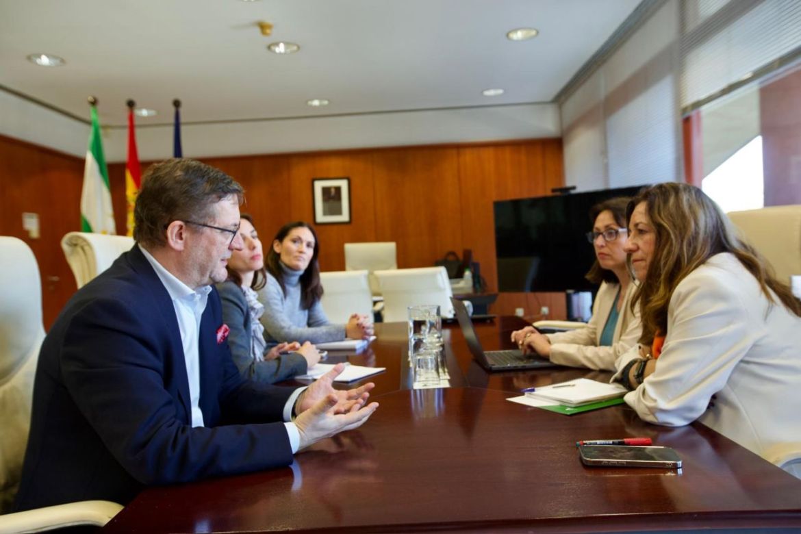 Reunión con la consejera de Educación de la Junta de Andalucía